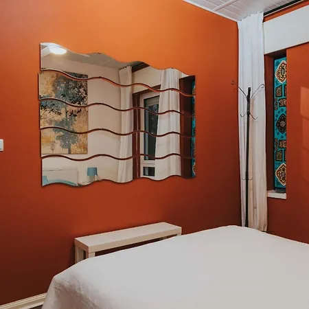 Seaside Colorful Flat - Location *